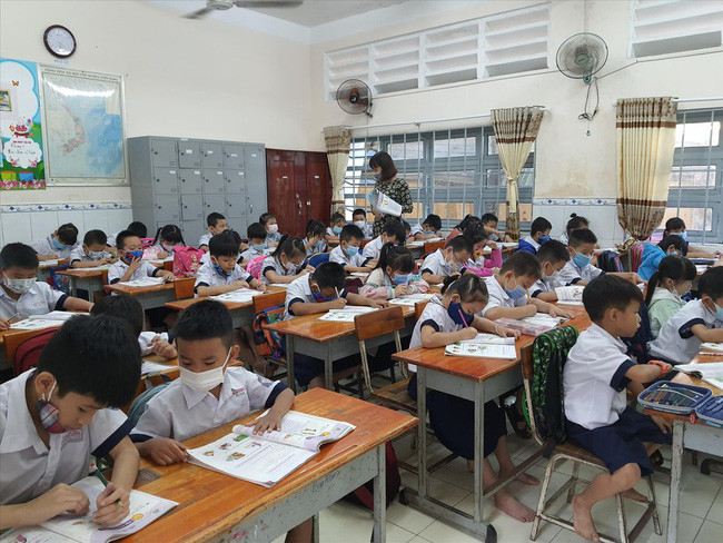 Theo Sở Giáo dục và Đào tạo TP HCM, trong khoảng 1.500 học sinh mồ côi, hơn 490 em tiểu học, 580 em THCS, còn lại là THPT, giáo dục thường xuyên. (Ảnh minh họa)