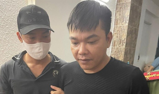  Triệt phá 16 sàn forex lừa đảo, qua mô 7.500 tỷ đồng: Tháng 6/2021, Công an TP Hải Phòng phối hợp với Cục an ninh mạng và Phòng chống tội phạm sử dụng công nghệ cao, Bộ Công an triệt phá hàng chục sàn giao dịch ngoại hối trái phép có quy mô hơn 7.500 tỷ đồng với người chơi ở nhiều tỉnh thành trên cả nước. Đối tượng cầm đầu các sàn này là Nguyễn Thế Dương ở Cầu Giấy, Hà Nội.