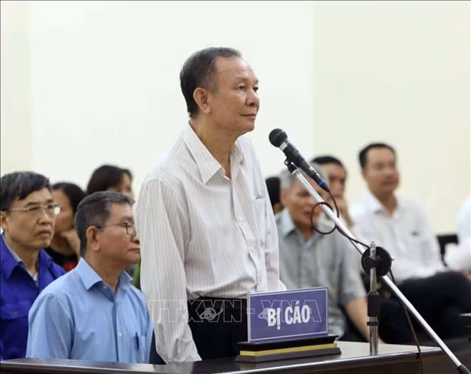  Ông Nguyễn Huy Ban - Nguyên Tổng Giám đốc BHXH Việt Nam bị khai trừ khỏi Đảng, lĩnh án 12 năm tù về tội "Cố ý làm trái quy định của Nhà nước về quản lý kinh tế gây hậu quả nghiêm trọng". (Ảnh: TTXVN) 