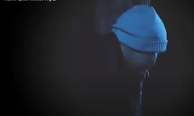 Thực hiện ý định trên, 19h30 ngày 5/9/2015, Sinh cầm khẩu súng kíp đã nạp sẵn đạn đi từ quán bán hàng của gia đình đến nhà ông Rùa.