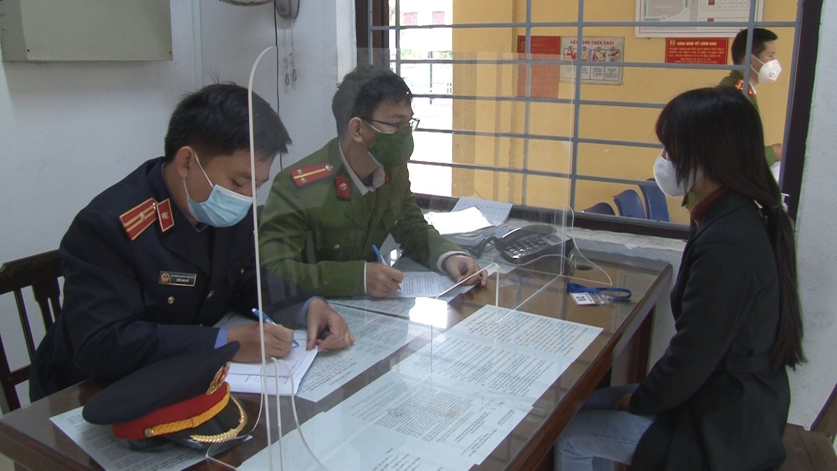 Gai Hue tung clip sex len mang: Vach tran chieu ban than... kiem tien khung