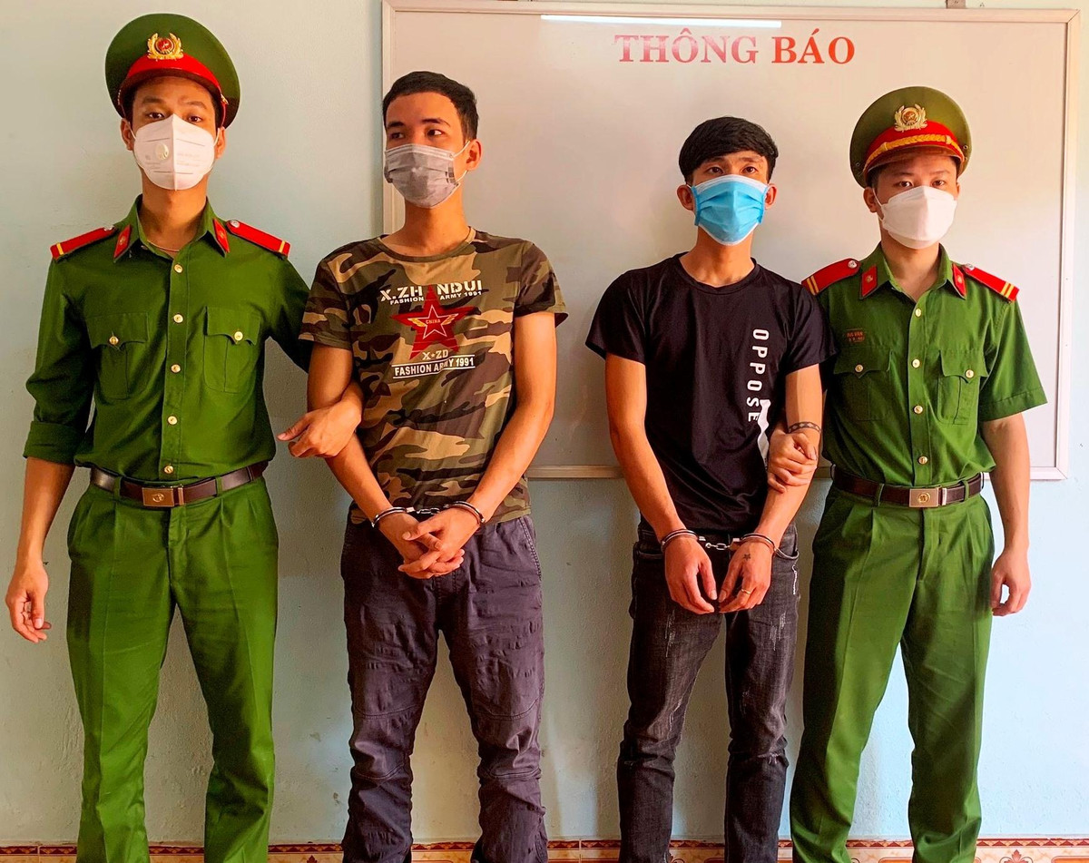 Tin nong 22/12: Vao tiem cam do, dam trong thuong nguoi chu de cuop-Hinh-2