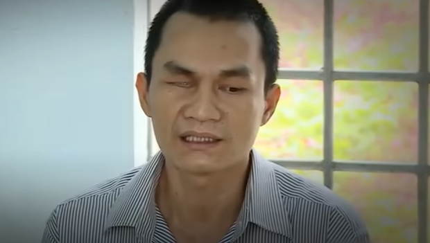 Vừa đặt chân đến nước bạn, Hưng tìm đến tiệm vàng bán số nữ trang vừa cướp được của bà Đào khoảng 5 lượng vàng 18K được 200 triệu đồng. Thế là, y tìm đến các sòng bạc ở Campuchia. Khi mỏi mệt lại về phòng trọ. Gần một tháng sát phạt, Hưng thua sạch túi. Y về phòng trọ của người bạn gái mới quen ở Campuchia tá túc nhưng bị lực lượng công an bắt giữ. 