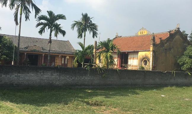 Hanh trinh pha an: Cu ong trong chua tu vong, mieng bi nhet gie