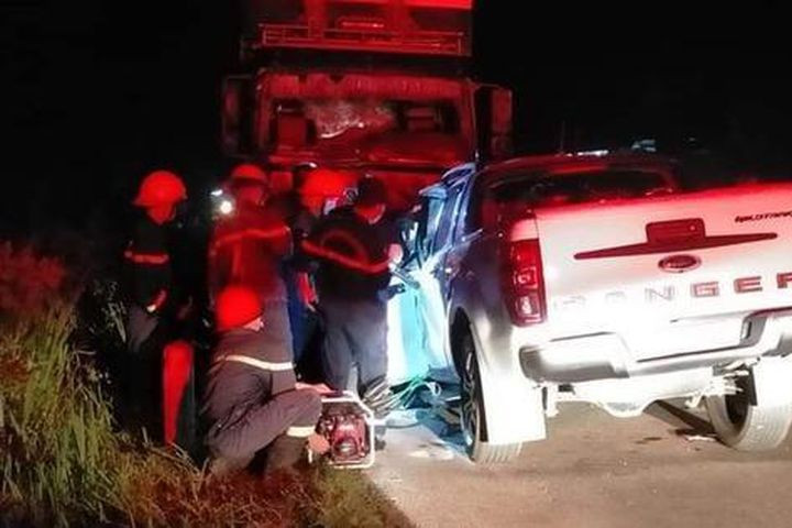 Hậu quả, khiến ông Lương Văn Sơn tử vong tại chỗ, ba người còn lại trên xe bị thương, mắc kẹt trong khoang xe, hai phương tiện hư hỏng nặng. 