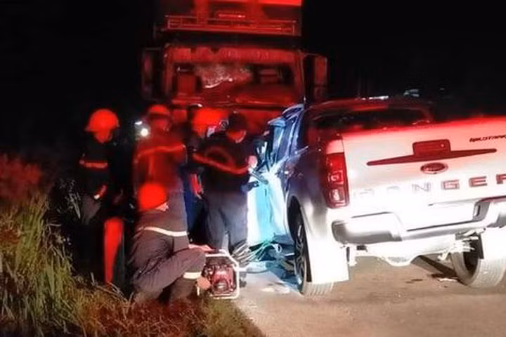 Hậu quả, khiến ông Lương Văn Sơn tử vong tại chỗ, ba người còn lại trên xe bị thương, mắc kẹt trong khoang xe, hai phương tiện hư hỏng nặng. 