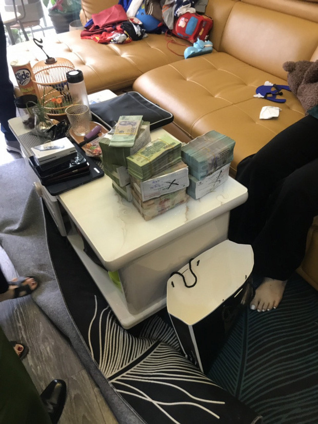 Quá trình khám xét, Cơ quan CSĐT Bộ Công an đã thu giữ 12 xe ô tô, 9 máy tính, 3 máy tính bảng, 42 điện thoại di động, 1.771.000.000 đồng, 104 lượng vàng SJC, 1 thỏi kim loại màu vàng và nhiều đồ vật tài liệu liên quan khác. Từ các tài liệu thu thập được, có khoảng 3.000 tài khoản tham gia nhóm. Tổng số tiền đặt cược trên hệ thống khoảng hơn 1,1 tỷ Euro (tương đương khoảng 30 nghìn tỷ đồng).