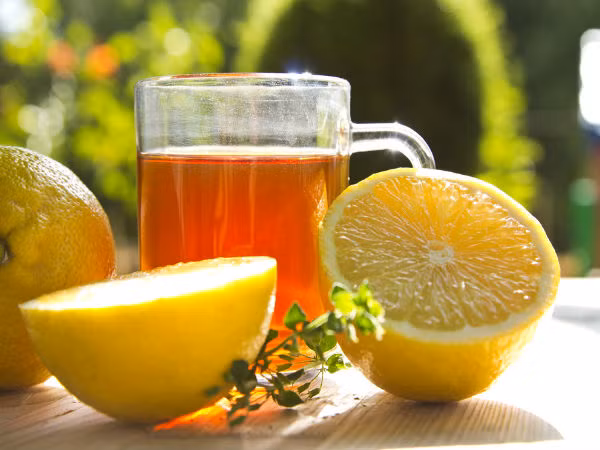 Nước detox: Các loại nước detox giúp đào thải chất độc ra khỏi cơ thể nên có hiệu quả trong việc giảm đau và viêm rất tốt. 