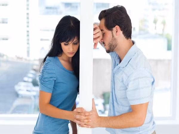 Luôn có lý do để từ chối: Dù đã nhiều lần cố gắng thuyết phục nhưng lần nào chàng hoặc nàng cũng tìm ra lý do bận rộn để từ chối lời đề nghị hoặc rủ rê của bạn. Điều đó cho thấy họ không thực sự để tâm đến bạn. Nếu thực sự yêu quý và dành tình cảm, họ sẽ có cách để thu xếp thời gian hoặc tạo ra thời gian để ở bên bạn mà thôi. 