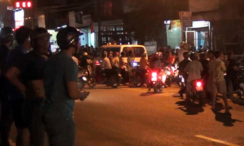 Phut am anh phat hien vo con chu tiem cam do tu vong