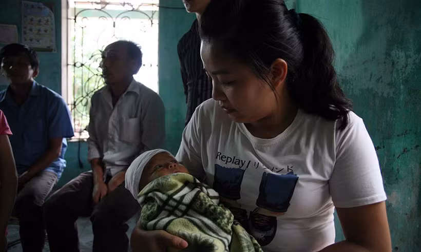 Những người thân của nạn nhân cho biết, anh Bằng hay ốm đau bệnh tật do bị tai nạn giao thông và tai nạn lao động. Anh Bằng sau khi ly hôn vợ cũ, dù hoàn cảnh nghèo khó vẫn quyết định nhận nuôi 2 con gái. Đến năm 2016 thì Bằng gặp chị Thu là công nhân của một nhà máy ở Thái Nguyên nên quyết định đi bước nữa. Cưới nhau được hơn một năm chị Thu sinh hạ bé Nam. Chị Thu được gia đình bên nội yêu quý hết mực, họ coi chị Thu giống như con đẻ trong nhà. .