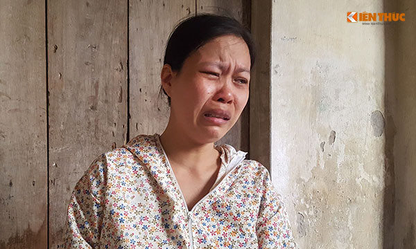 Hai be tu vong duoi ho nuoc o Ha Noi: Con mat, cha nguy kich