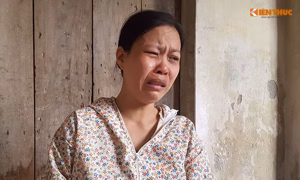 Hai be tu vong duoi ho nuoc o Ha Noi: Con mat, cha nguy kich