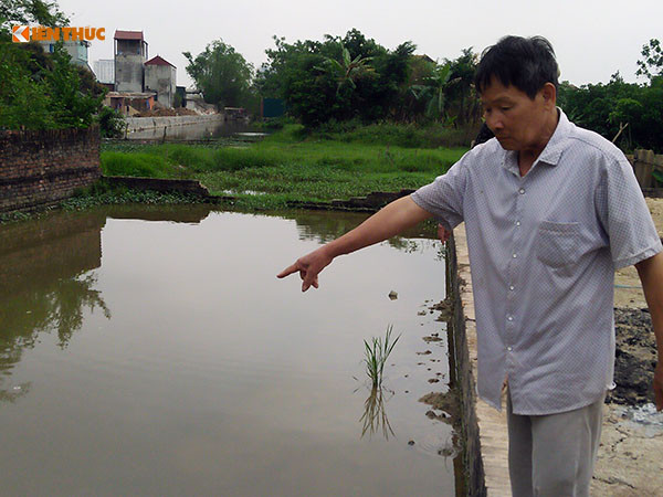 Hai be tu vong duoi ho nuoc o Ha Noi: Con mat, cha nguy kich-Hinh-4