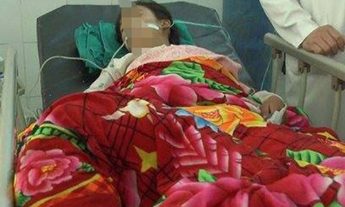 Thach nhau uong thuoc tru sau, 4 hoc sinh suyt chet