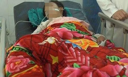 Thach nhau uong thuoc tru sau, 4 hoc sinh suyt chet