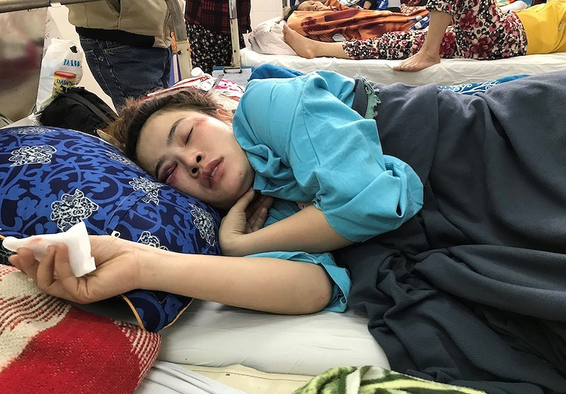 Chị Như bị Khang đánh nhập viện.