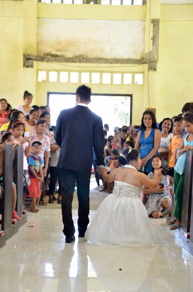 Trước khi quyết định về chung một nhà, cả hai đã có nhiều kỷ niệm đẹp trong thời gian yêu nhau. Lễ cưới của họ nhận được sự ủng hộ và chúc mừng từ đông đảo người thân, bạn bè.