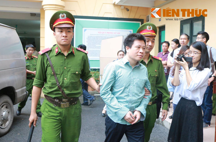 Hà Văn Thắm sau phiên xử sơ thẩm.