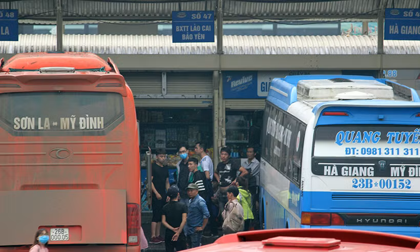 Hầu hết ai nấy cũng mong muốn nhanh chóng lên chuyến xe khách thật nhanh để nghỉ lễ 30/4 và 1/5.