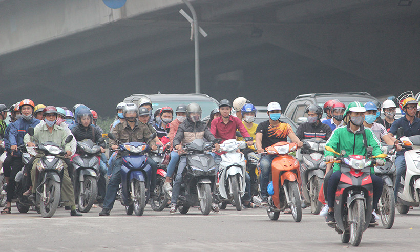 Các tuyến đường di chuyển từ bến xe Mỹ Đình rời khỏi thủ đô đến trưa nay đã thông thoáng hẳn.