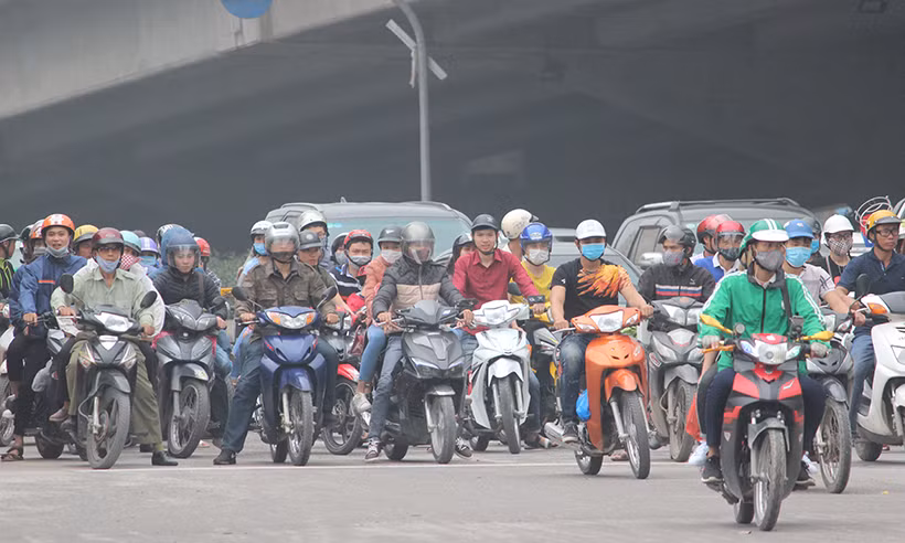 Các tuyến đường di chuyển từ bến xe Mỹ Đình rời khỏi thủ đô đến trưa nay đã thông thoáng hẳn.