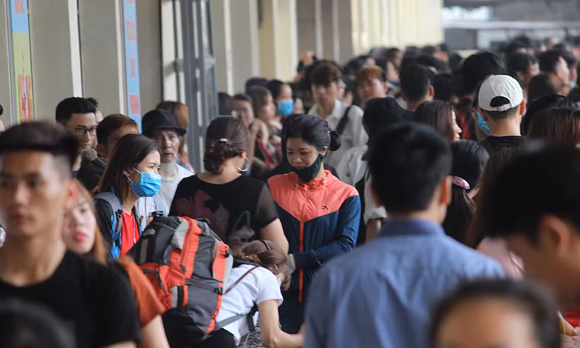 Nguoi Ha Noi va vat, met moi o ben xe My Dinh cho di nghi le