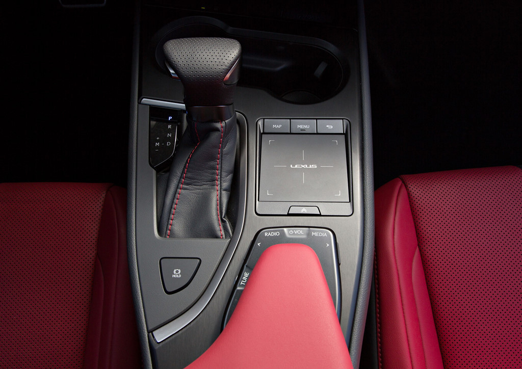 Lexus UX 2019 sẽ đi vào sản xuất cuối năm nay và cập bến các đại lý ở Mỹ vào tháng 12/2018. Giá bán của xe sẽ được công bố vào thời điểm ra mắt thị trường.