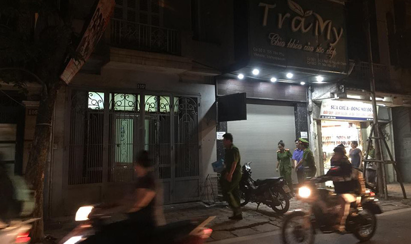 Theo Vietnamnet, khoảng 21h25 phút, cơ quan chức năng khám xét xong nhà riêng ông Phan Hữu Tuấn.