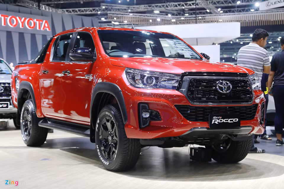 Tại Thái Lan, Toyota Hilux đã bước sang đời mới 2018 kể từ tháng 11/2017 mang tên riêng "Toyota Hilux Revo", nhằm phân biệt với các thị trường khác. Là bản nâng cấp facelift giữa vòng đời của Hilux thế hệ thứ 8 nên xe có diện mạo khác biệt đáng kể, nhất là ở phần đầu xe, vốn lấy cảm hứng từ mẫu Tacoma ở Mỹ.
