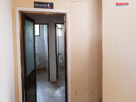 Nhà vệ sinh nơi xảy ra vụ việc. Ảnh: SGGP.