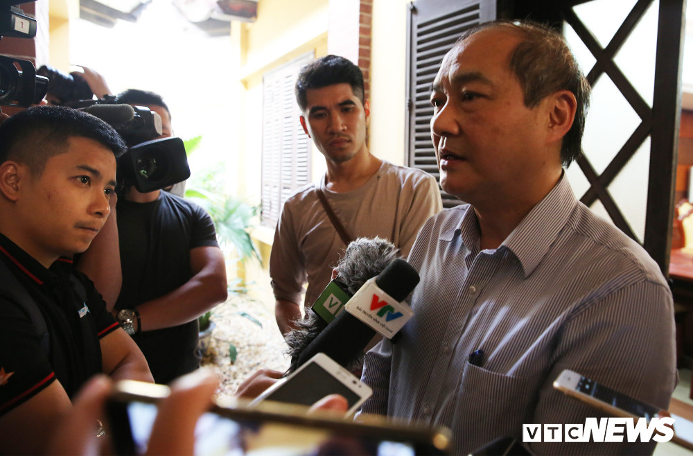 Tổng cục trưởng Tổng cục TDTT Vương Bích Thắng trả lời phỏng vấn truyền thông.