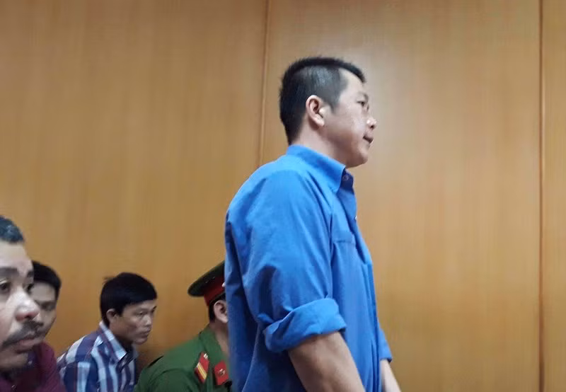 Bị cáo Nguyễn Cảnh Chân-CSGT duy nhất bị truy cứu TNHS trong vụ án này về tội môi giới hối lộ. Ảnh: HY