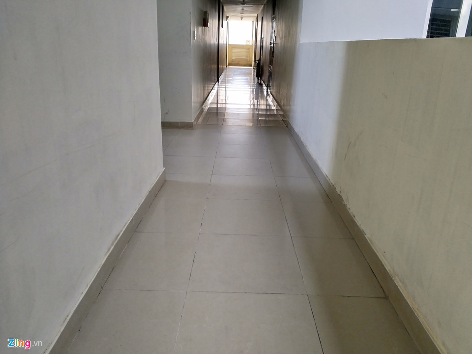 Tại thời điểm Zing.vn đến, các tầng 12-13-14-15 đã được dọn sạch sẽ. Không khí ở những nơi này thoáng mát, bớt nặng nề hơn những tầng dưới.