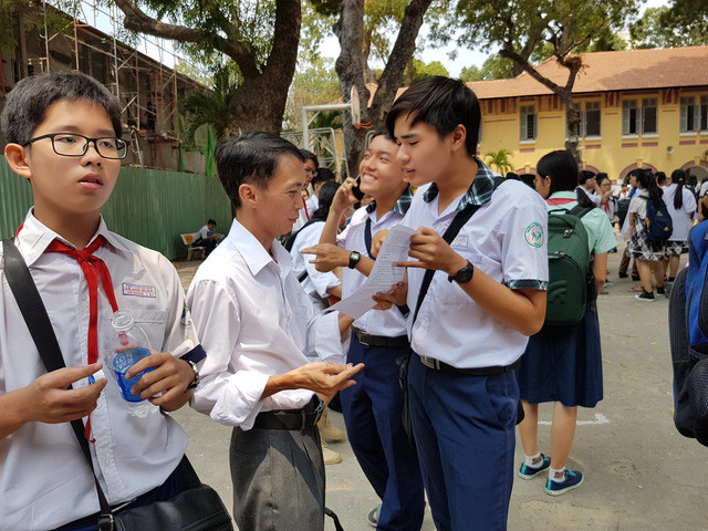 Các học sinh lớp 9 ở TPHCM sắp tham gia kỳ thi vào lớp 10 năm học 2018-2019 - Ảnh: H.HG