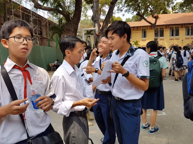 Các học sinh lớp 9 ở TPHCM sắp tham gia kỳ thi vào lớp 10 năm học 2018-2019 - Ảnh: H.HG