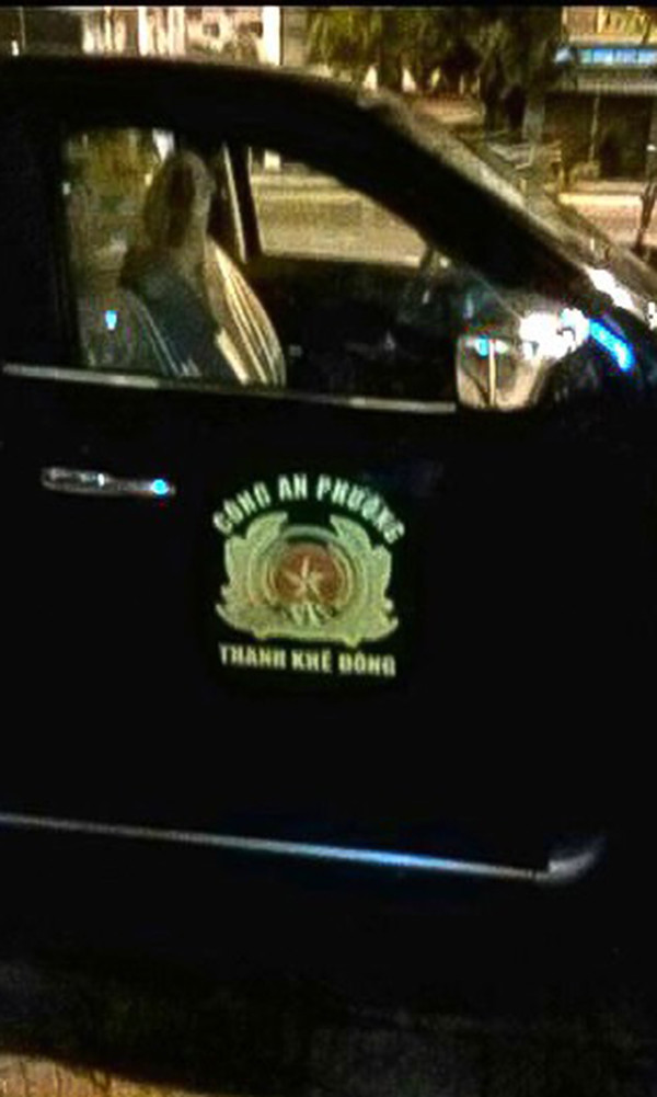 Xe công vụ của Công an phường Thanh Khê Đông có mặt tại trụ sở Công an phường An Hải Đông. Nguồn Tuổi Trẻ.