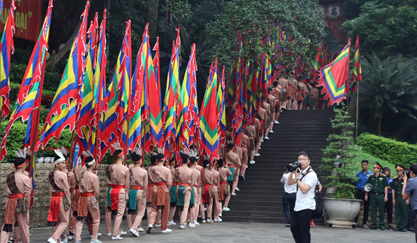 Trong sáng ngày 25/4, tiếng chiêng, trống âm vang khắp núi Nghĩa Lĩnh...