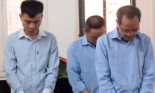 Các bị cáo tại phiên tòa xét xử.