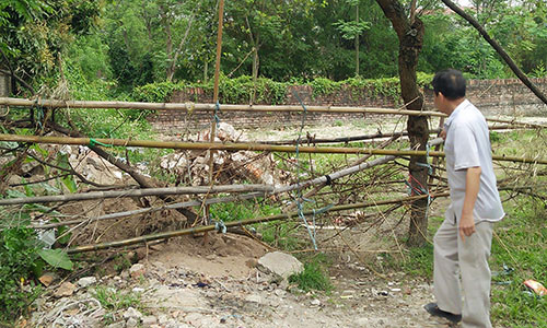 Sau khi xảy ra vụ việc hai cháu tử vong, chính quyền địa phương đã tiến hành rào lối vào khu đất lại.