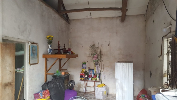 Hai be tu vong duoi ho nuoc o Ha Noi: Con mat, cha nguy kich-Hinh-2