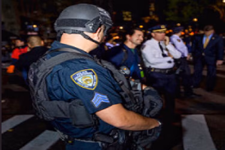 An ninh New York “gong minh” trong dem hoi Halloween sau khung bo-Hinh-6