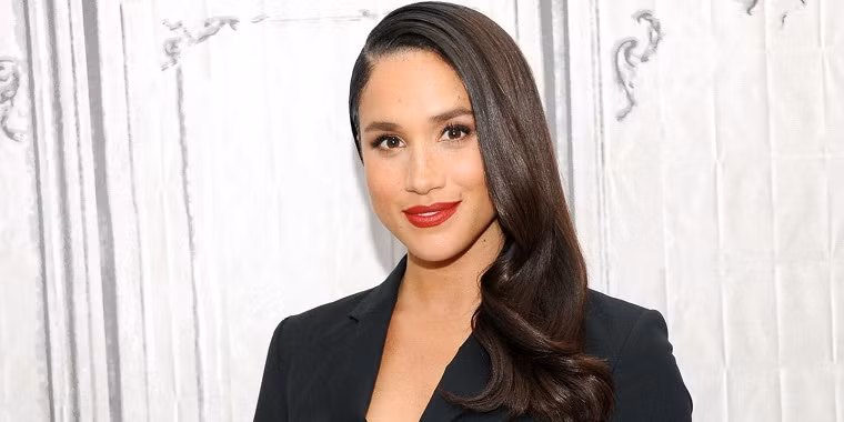 Năm 11 tuổi, Meghan đã viết thư gửi Đệ nhất phu nhân Mỹ khi đó là bà Hillary Clinton để phản ánh về sự phân biệt đối xử với phụ nữ trong một quảng cáo xà bông. Sau đó, nội dung quảng cáo này đã được thay đổi. Ảnh: Elle UK.