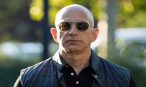 Lan dau tien xuat hien ti phu so huu 100 ti USD