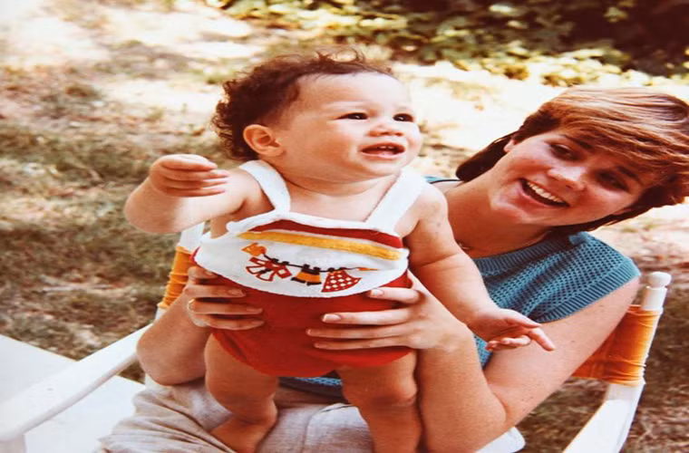 Khuôn mặt bầu bĩnh đáng yêu của Meghan hồi nhỏ. Ảnh: The Sun.