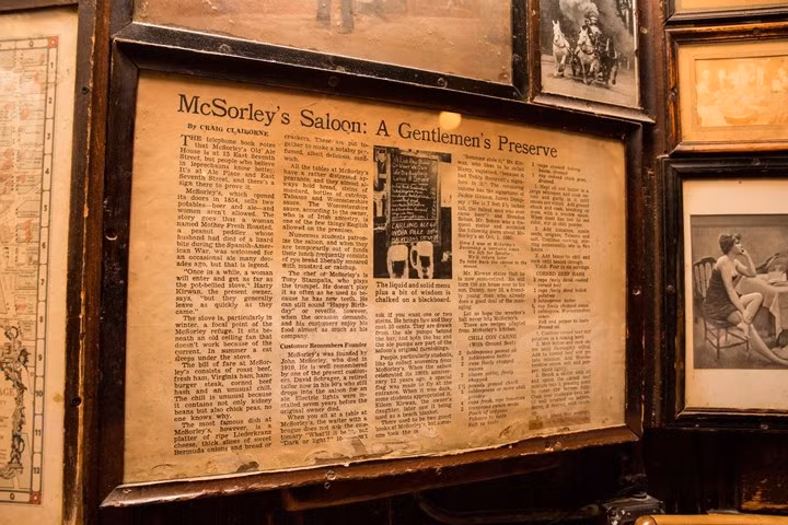 Một bài viết về quán bar McSorley's Old Ale House đăng trên tờ The New York Times năm 1966.