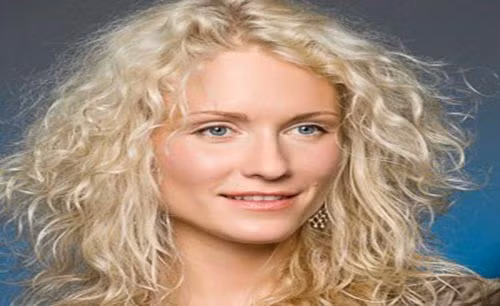 Nữ nhà báo Gordon tuyên bố ra tranh cử Tổng thống Nga năm 2018 với chủ đề tập trung vào quyền lợi của mẹ đơn thân và trẻ em. Ảnh: ru.popnable.com.