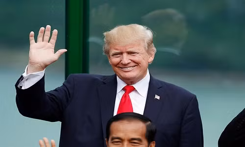 Ông chủ Nhà Trắng nói thêm: “Họ luôn chơi trò chính trị - điều không tốt cho đất nước chúng ta. Tôi muốn giải quyết vấn đề Triều Tiên, Syria, Ukraine, khủng bố... và Nga có thể giúp đỡ rất nhiều".