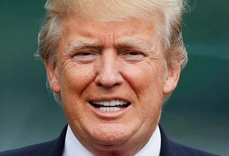 Trong tuyên bố đăng trên Twitter khi đang trong chuyến thăm cấp nhà nước tại Việt Nam, Tổng thống Trump nhấn mạnh: "Tại sao ông Kim Jong-un lại gọi tôi là “già”, trong khi tôi không bao giờ gọi ông ta là “thấp và béo”? Tôi rất nỗ lực để trở thành bạn của ông ta và có thể một ngày nào đó điều này sẽ xảy ra".