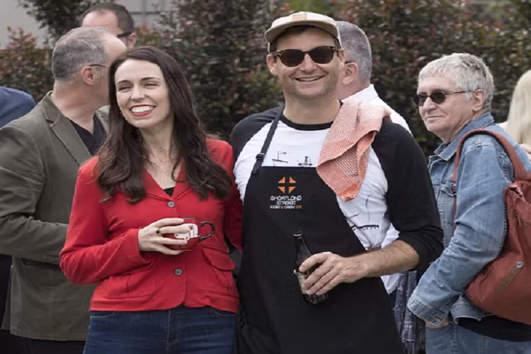 Nguong mo chong “soai ca” cua nu thu tuong tre nhat the gioi-Hinh-3